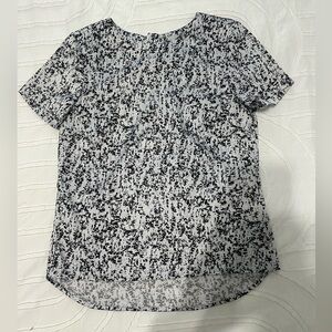 H&M Women's Black and White Patterned blouse